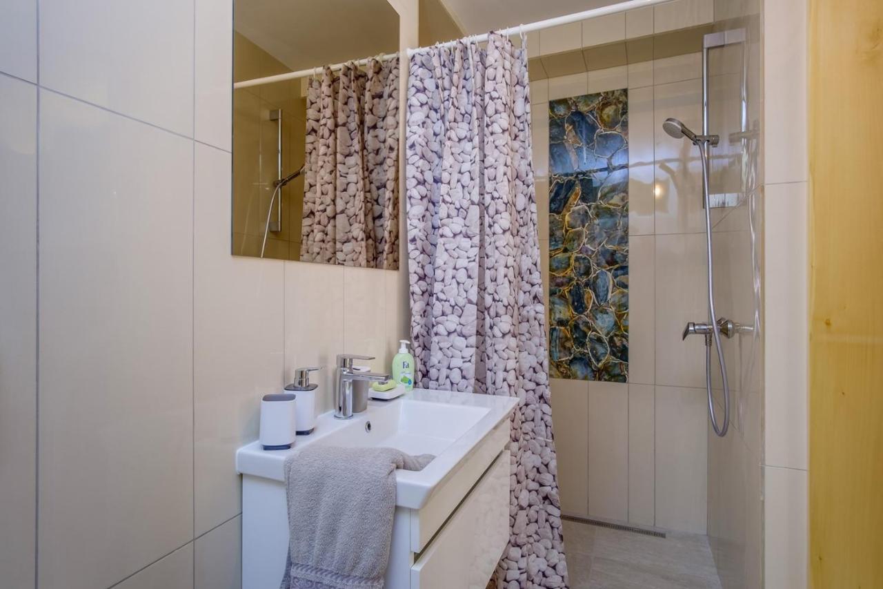 Elegant Apartment Iris Mali Lošinj Eksteriør bilde